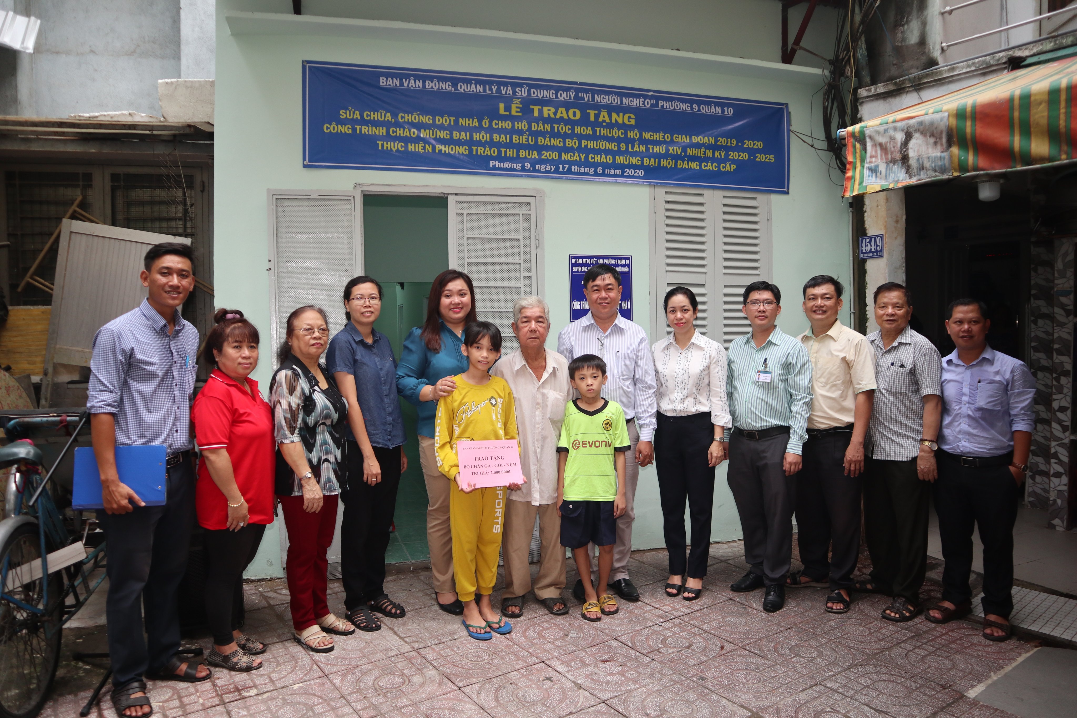 Image: Lễ trao tặng sửa chữa, chống dột nhà ở cho hộ dân tộc Hoa thuộc hộ nghèo giai đoạn 2019 – 2020 