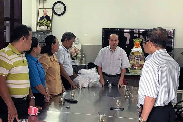 Image: Phường 9 quận 10 thăm và tặng quà tại Giáo Xứ Bắc Hà nhân ngày lễ Phục sinh