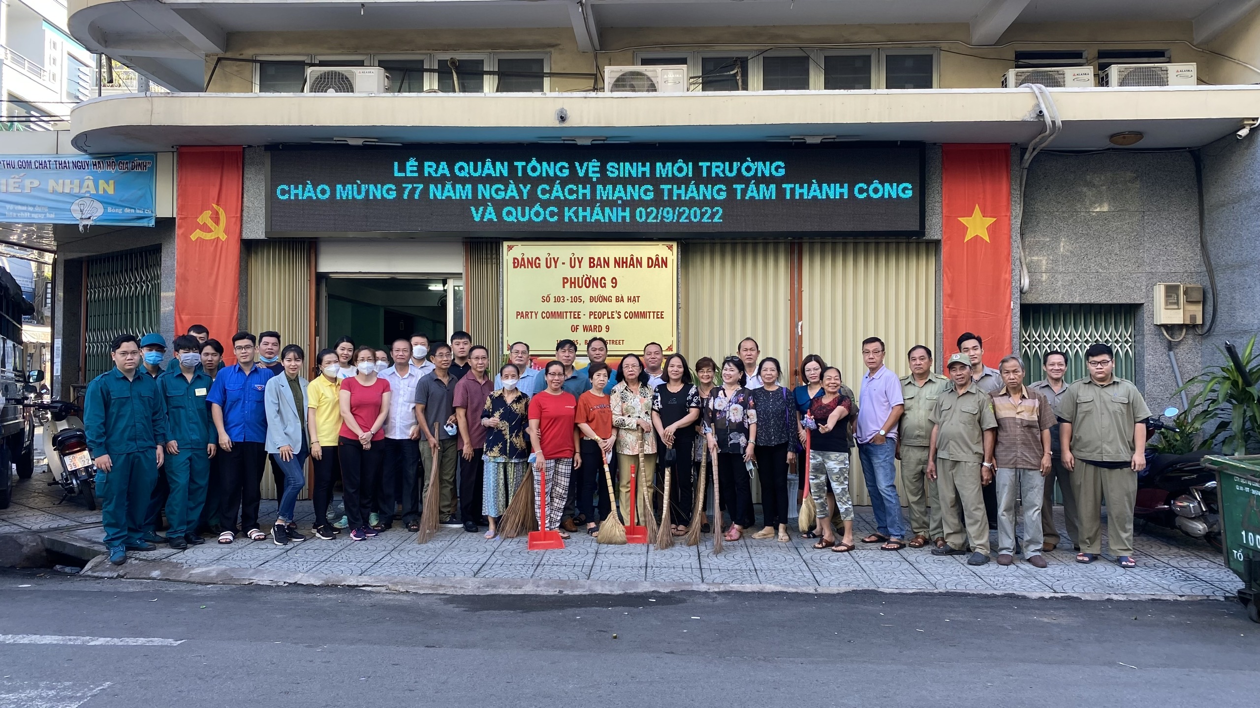 Image: PHƯỜNG 9 QUẬN 10  TỔ CHỨC RA QUÂN TỔNG VỆ SINH MÔI TRƯỜNG CHÀO MỪNG 77 NĂM CÁCH MẠNG THÁNG TÁM THÀNH CÔNG (19/8/1945 – 19/8/2022) VÀ QUỐC KHÁNH NƯỚC CỘNG HÒA XÃ HỘI CHỦ NGHĨA VIỆT NAM(02/9/1945 – 02/9/2022)